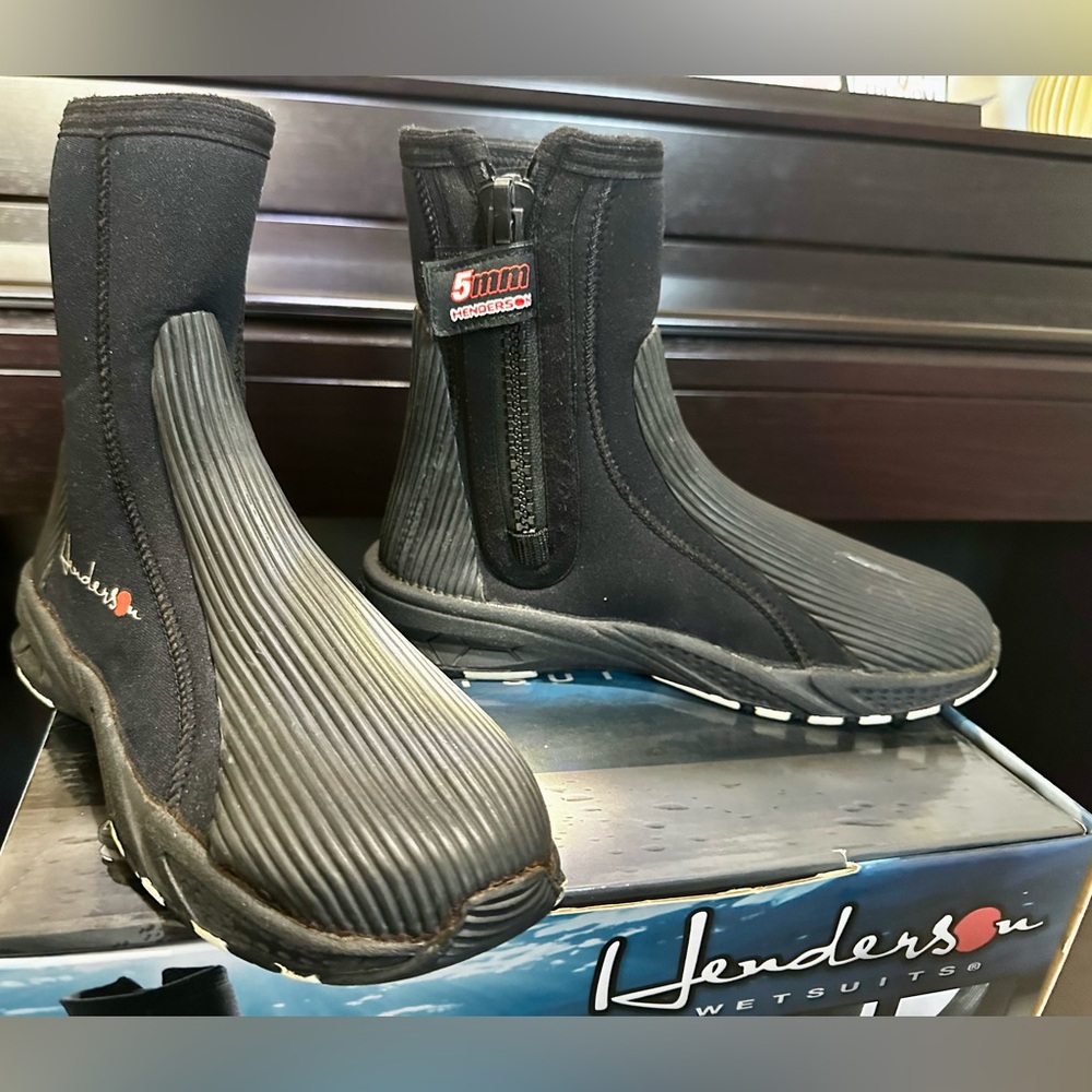 Henderson — 5mm Hi-Top Zipper Dive Boots • US 7 / EU 40 • Like-New